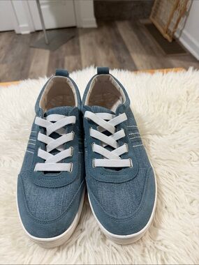 REVITALIGN Teal Blue Canvas Lace-Up Sneakers Size 9